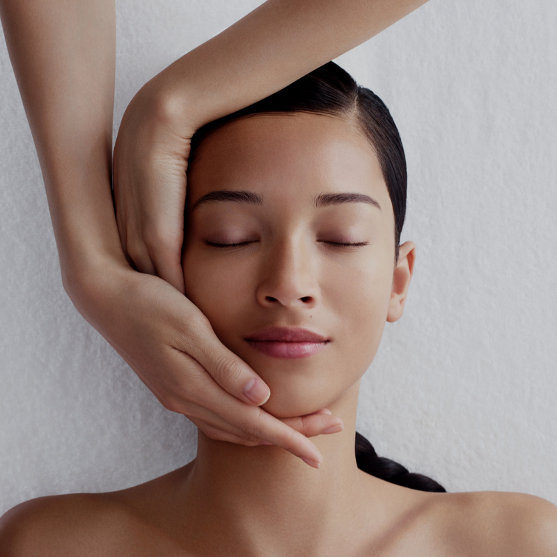 Clarins Relaxing Facial