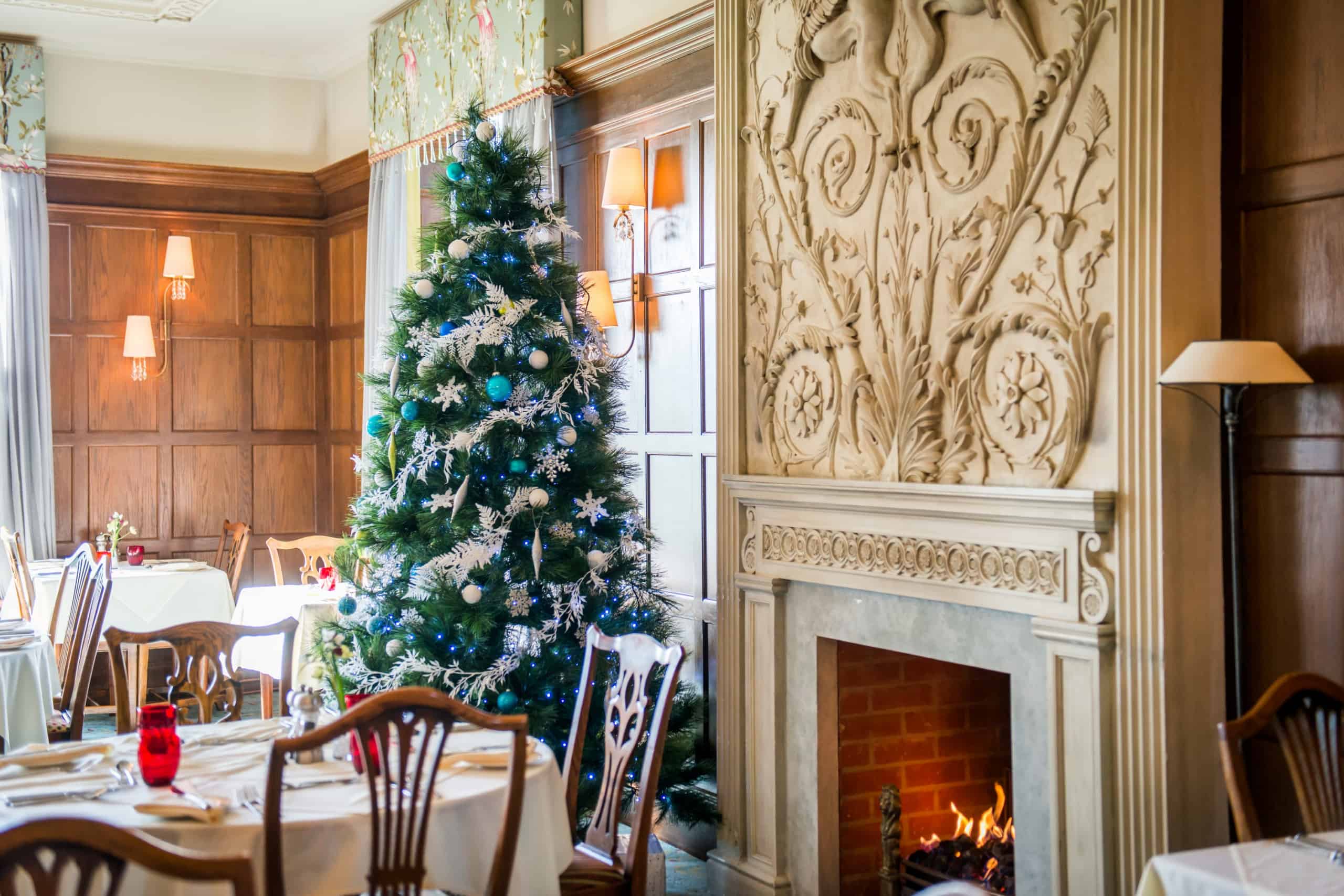 Dining room Christmas tree